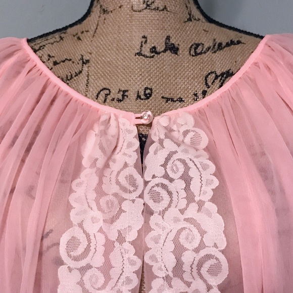 Vintage 1960s Sheer Peach Robe With Lace Detail - Picture 5 of 8
